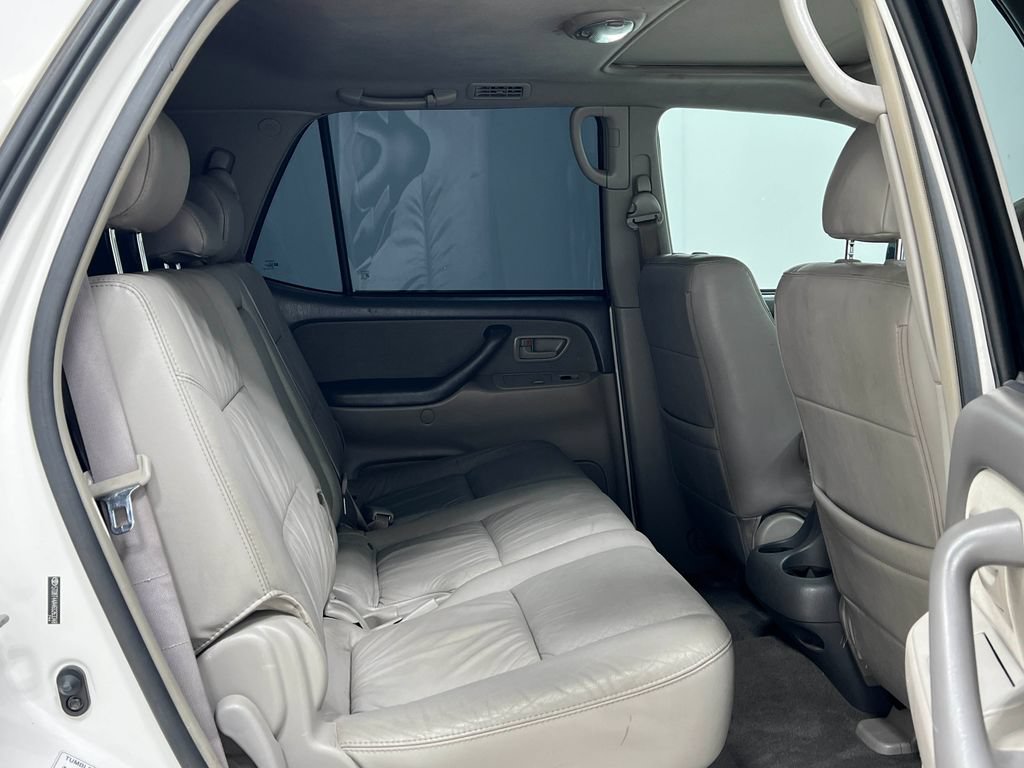 Used 2006 Toyota Sequoia SR5 AWD/4WD image 25