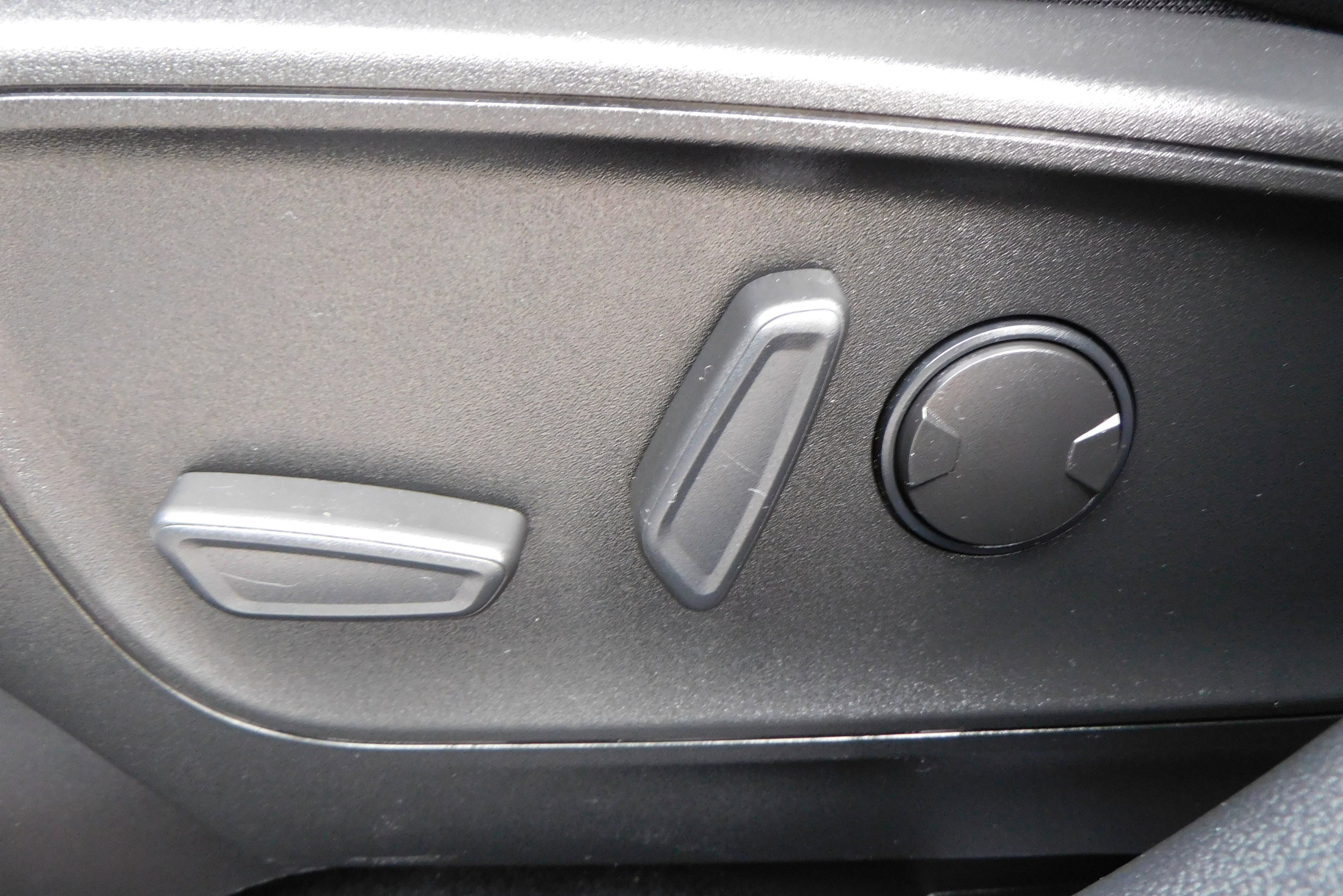 Used 2022 Ford Escape Titanium image 11