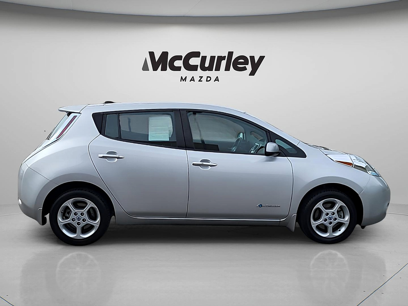 Used 2014 Nissan Leaf SV FWD image 8