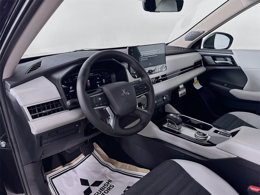 New 2025 Mitsubishi Outlander SE image 9