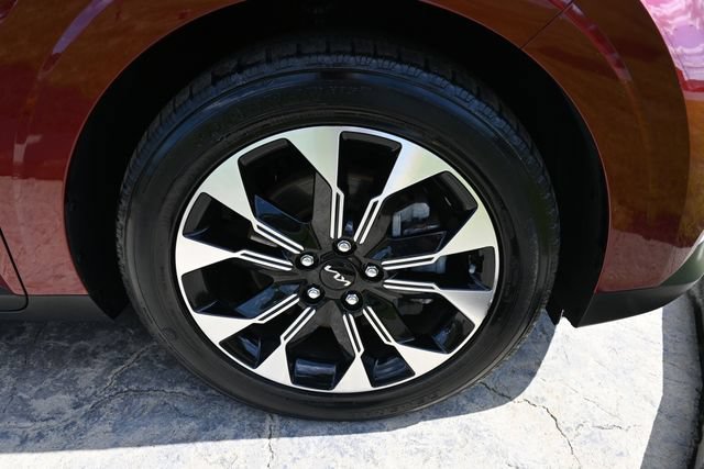 Used 2022 Kia Carnival EX FWD image 11