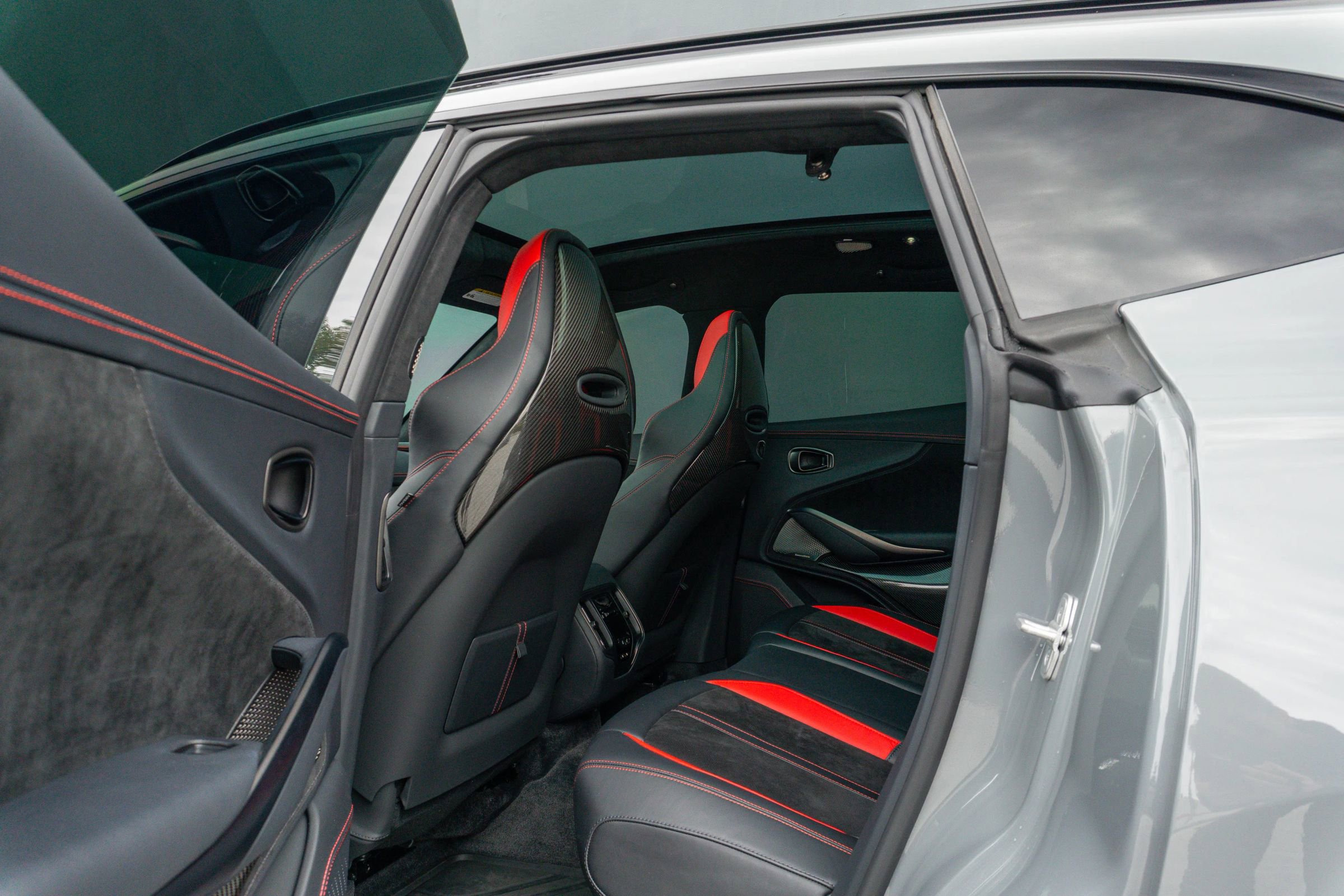 Used 2025 Aston Martin DBX 707 image 48