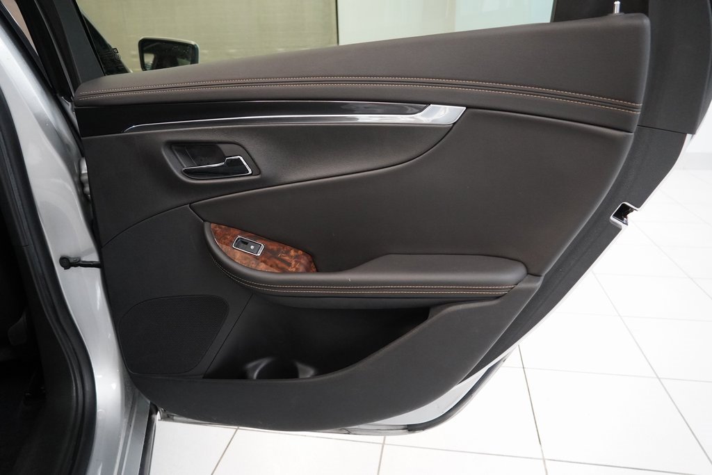 Used 2015 Chevrolet Impala LT w/ Convenience Package image 27