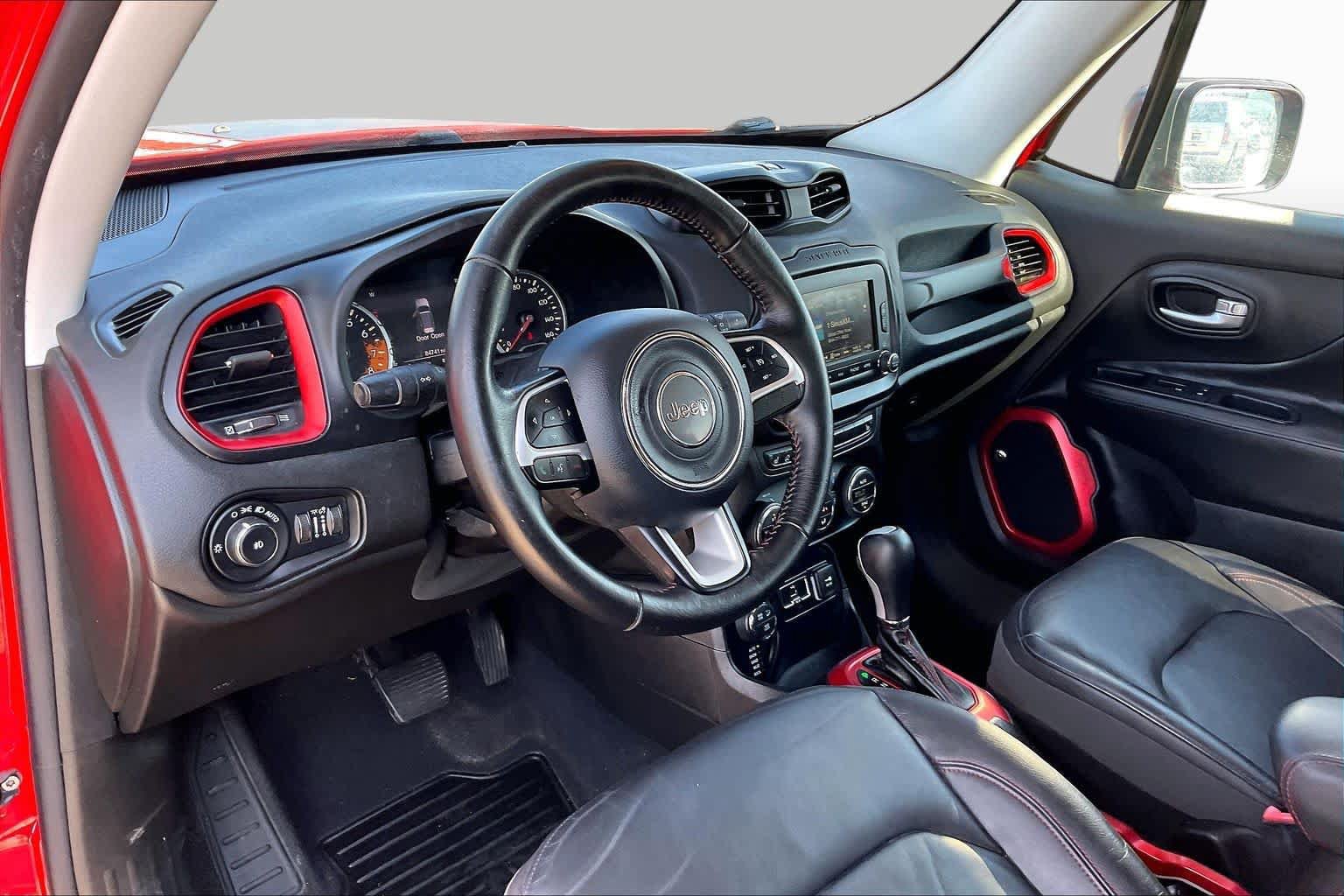 Used 2016 Jeep Renegade Trailhawk w/ Premium Trailhawk Package AWD/4WD image 18