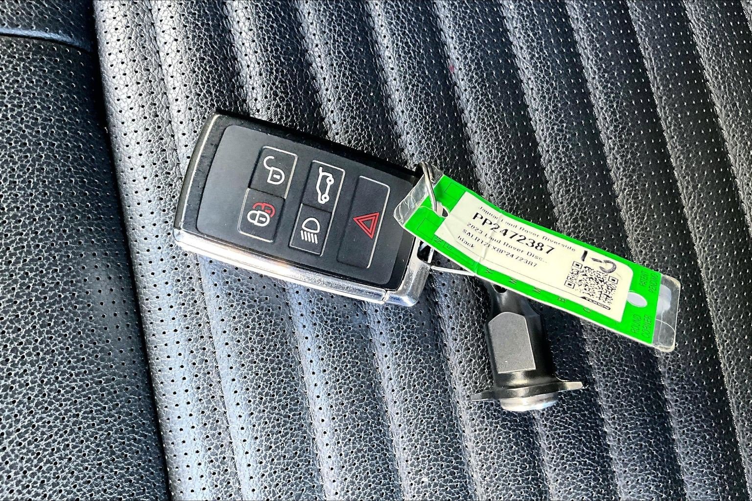 Used 2023 Land Rover Discovery S R-Dynamic image 10