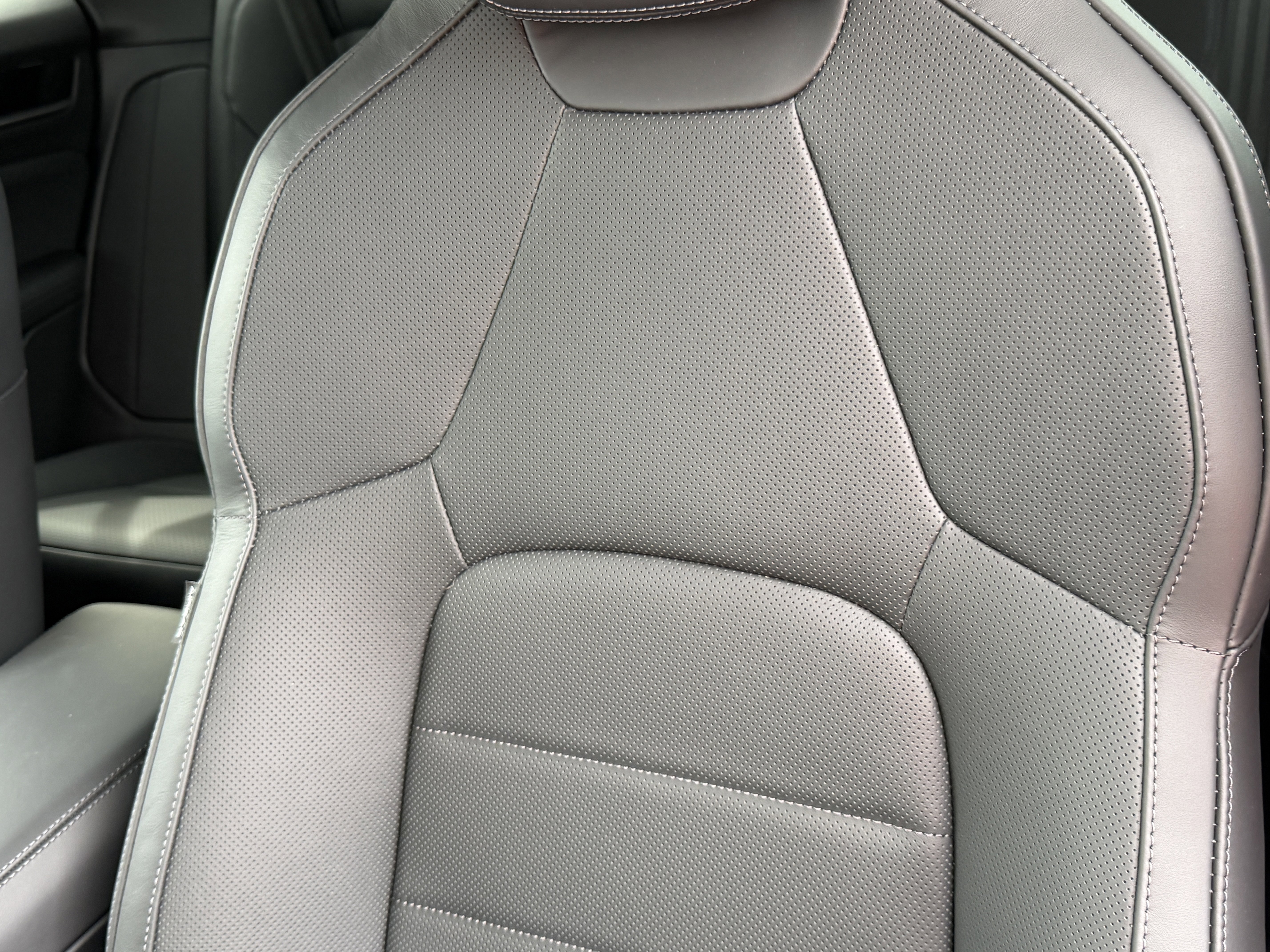 New 2026 Porsche Macan Electric image 5