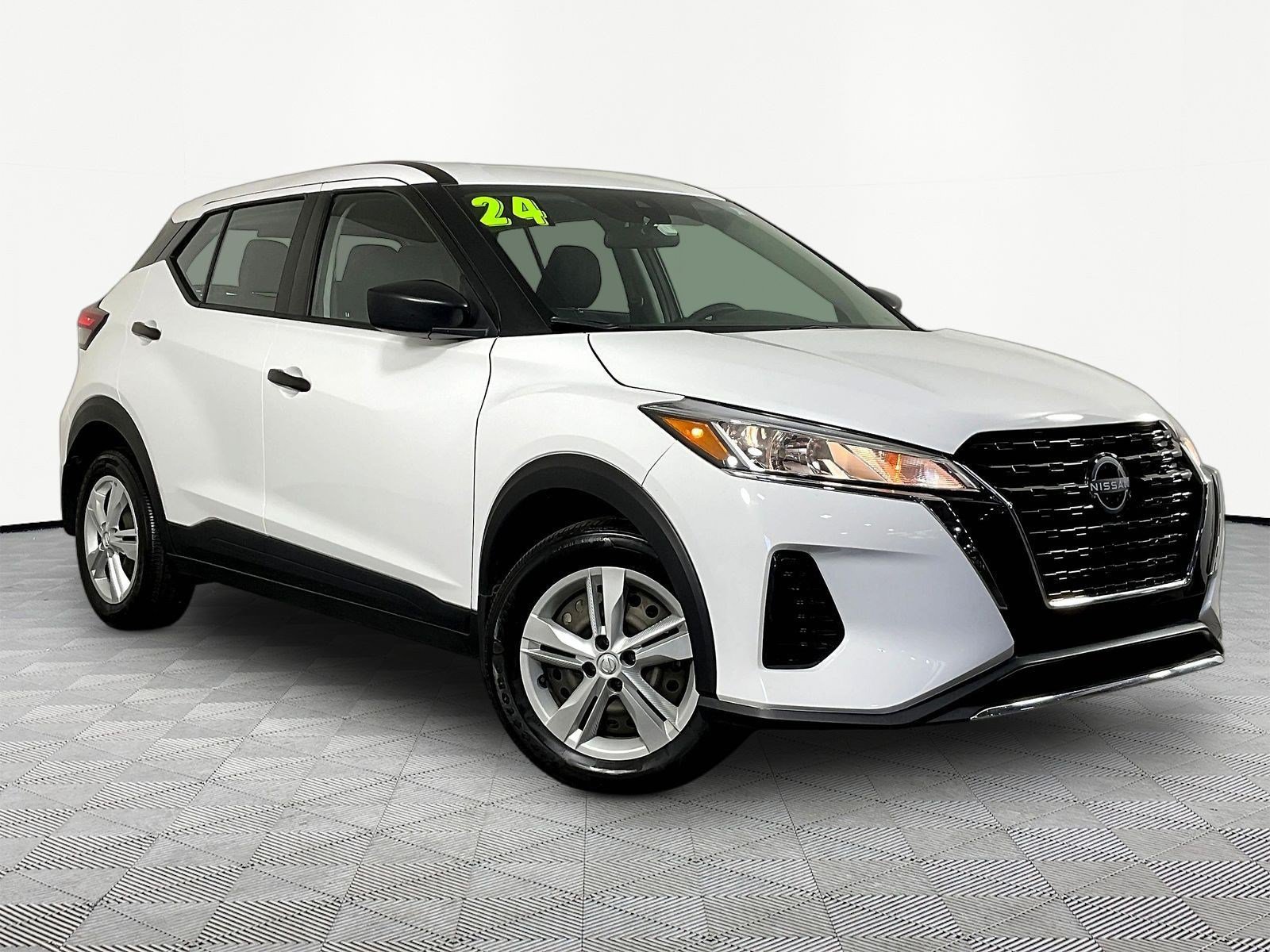 Used 2024 Nissan Kicks S FWD image 3
