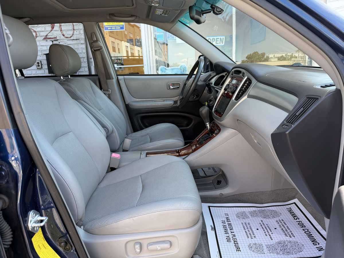 Used 2006 Toyota Highlander Limited AWD/4WD image 10