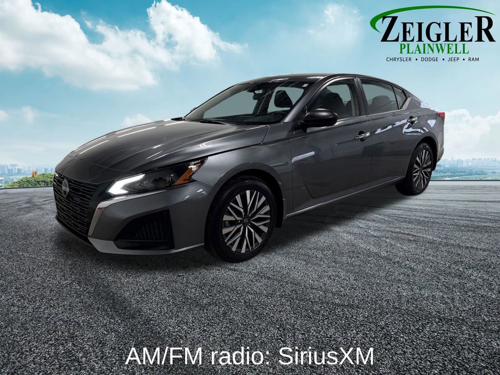 Used 2024 Nissan Altima 2.5 SV image 2