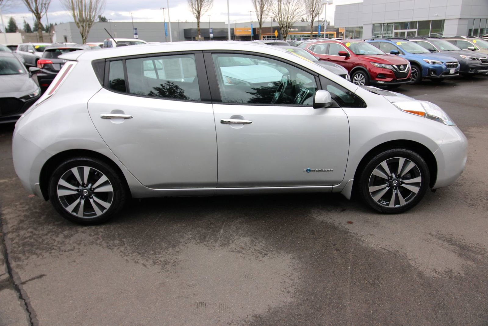 Used 2016 Nissan Leaf SV image 2