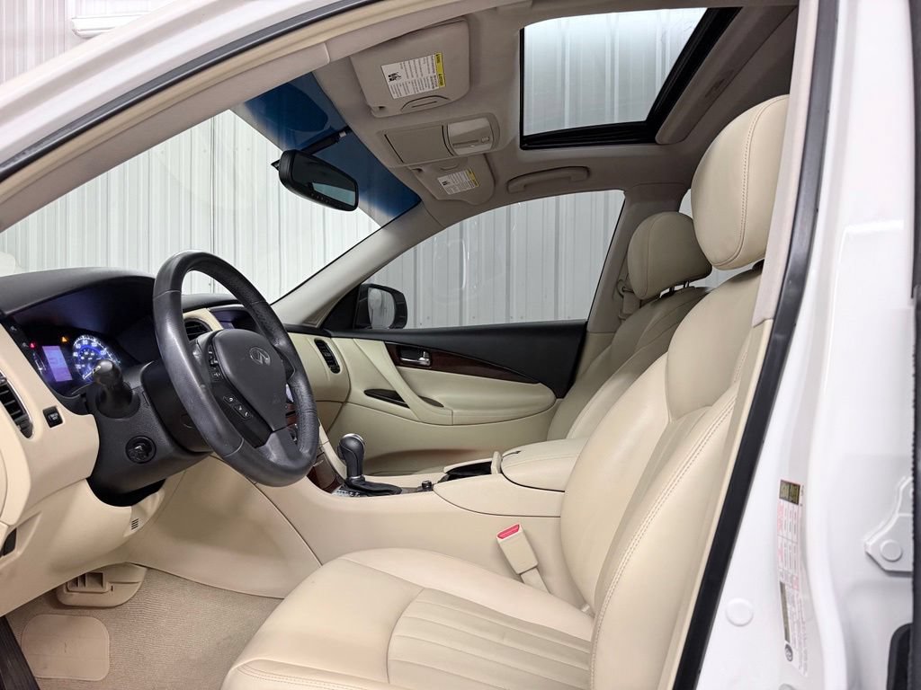 Used 2017 INFINITI QX50 2WD w/ Premium Plus Package image 10