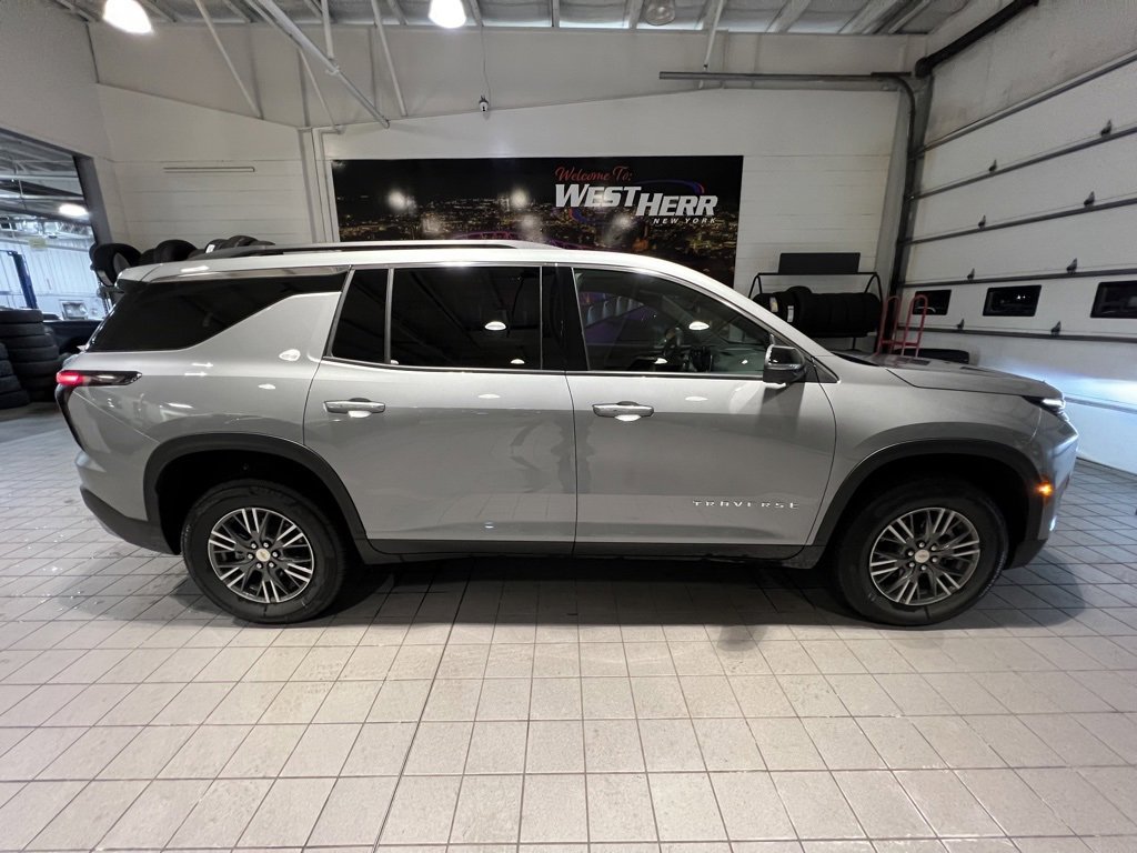 New 2026 Chevrolet Traverse LT w/ Driver Confidence Package image 9