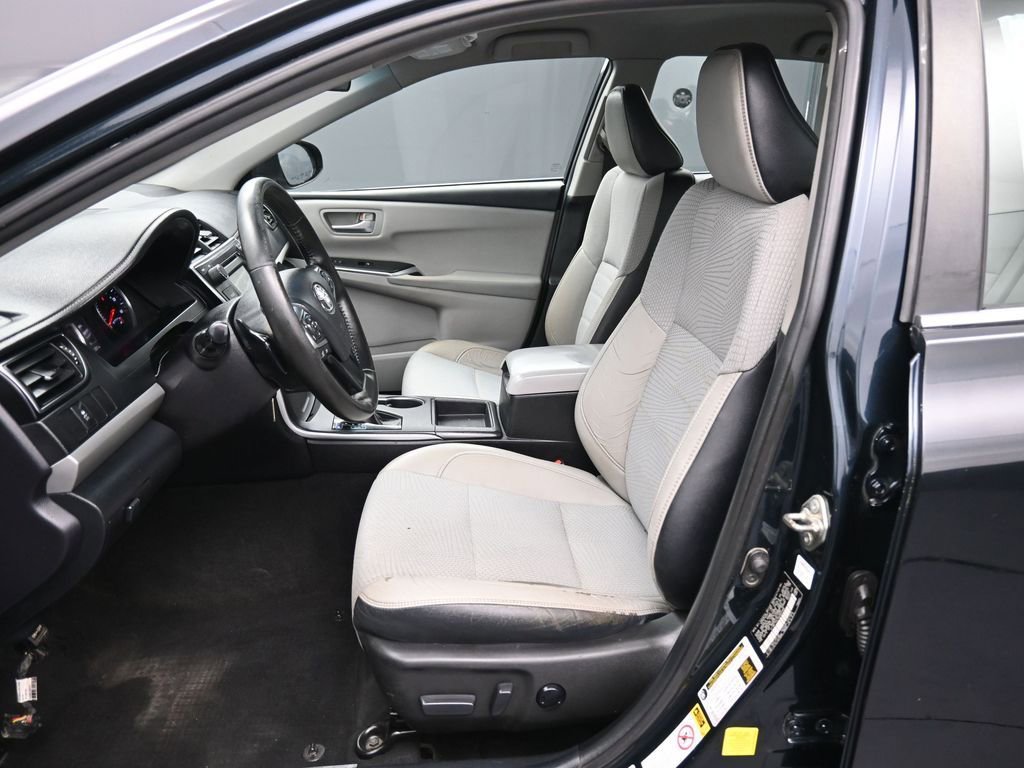Used 2016 Toyota Camry SE image 18