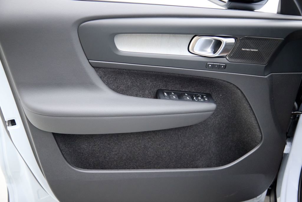 New 2026 Volvo XC40 B5 Ultra w/ Climate Package image 10