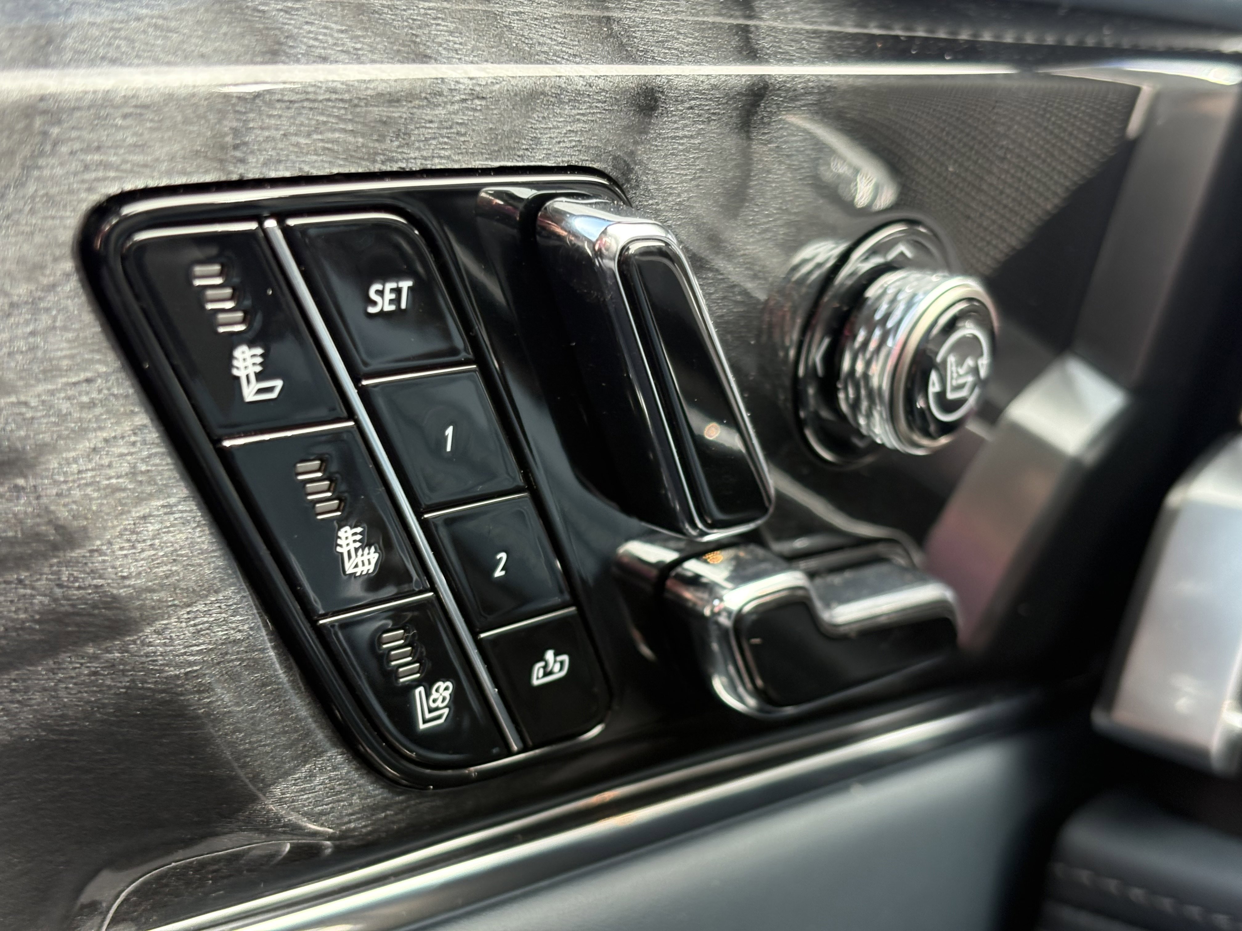 New 2025 Cadillac Escalade IQ Sport 2 w/ LPO, ONYX Package image 34