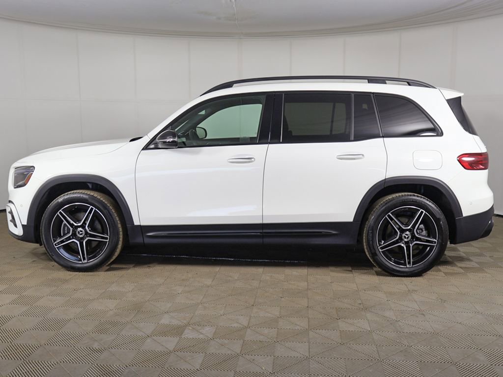Used 2025 Mercedes-Benz GLB 250 4MATIC image 11
