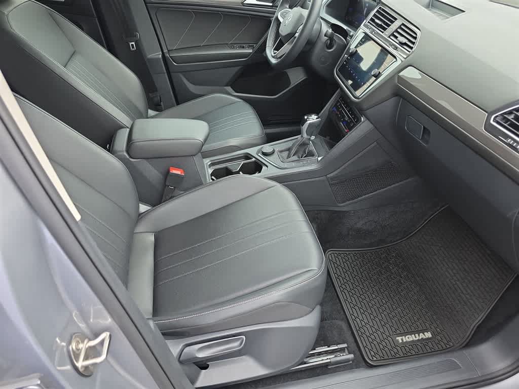 Used 2023 Volkswagen Tiguan SE w/ Panoramic Sunroof Package AWD/4WD image 10