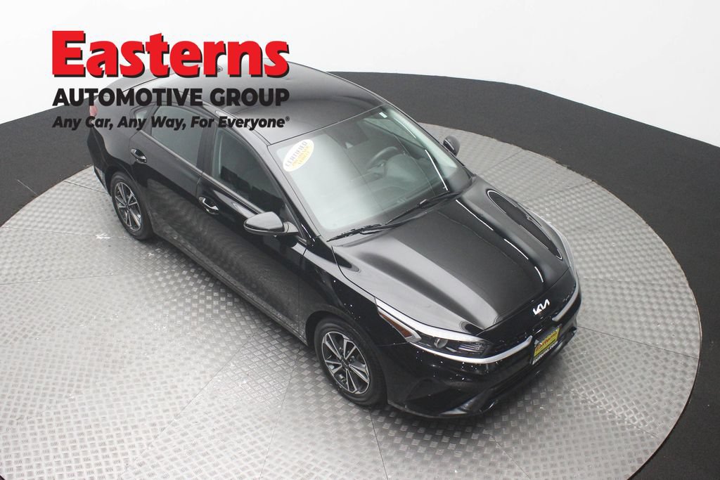 Used 2023 Kia Forte LXS w/ LXS Technology Package FWD image 3