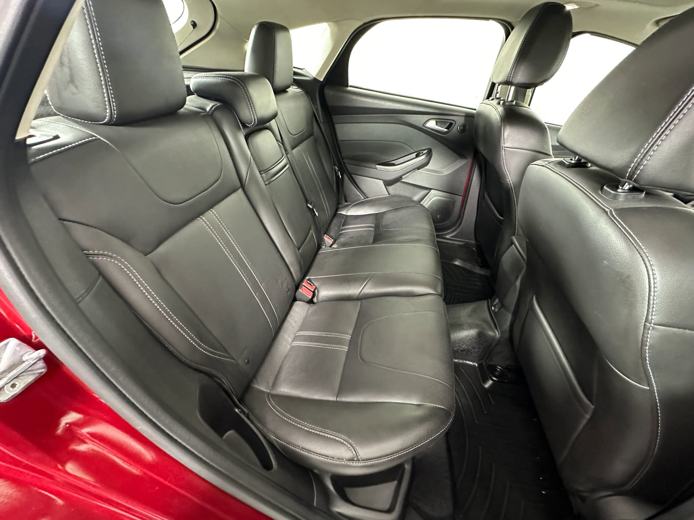 Used 2013 Ford Focus Titanium FWD image 37