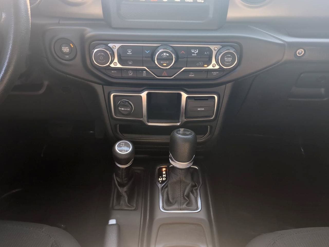 Used 2022 Jeep Wrangler Unlimited Sport AWD/4WD image 14