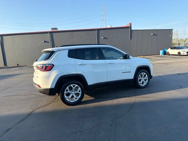 Used 2024 Jeep Compass Latitude AWD/4WD image 7