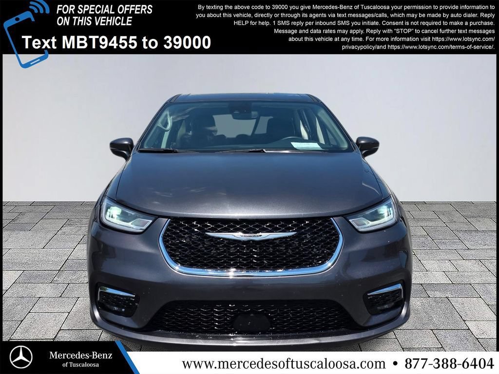 Used 2023 Chrysler Pacifica Touring-L FWD image 2