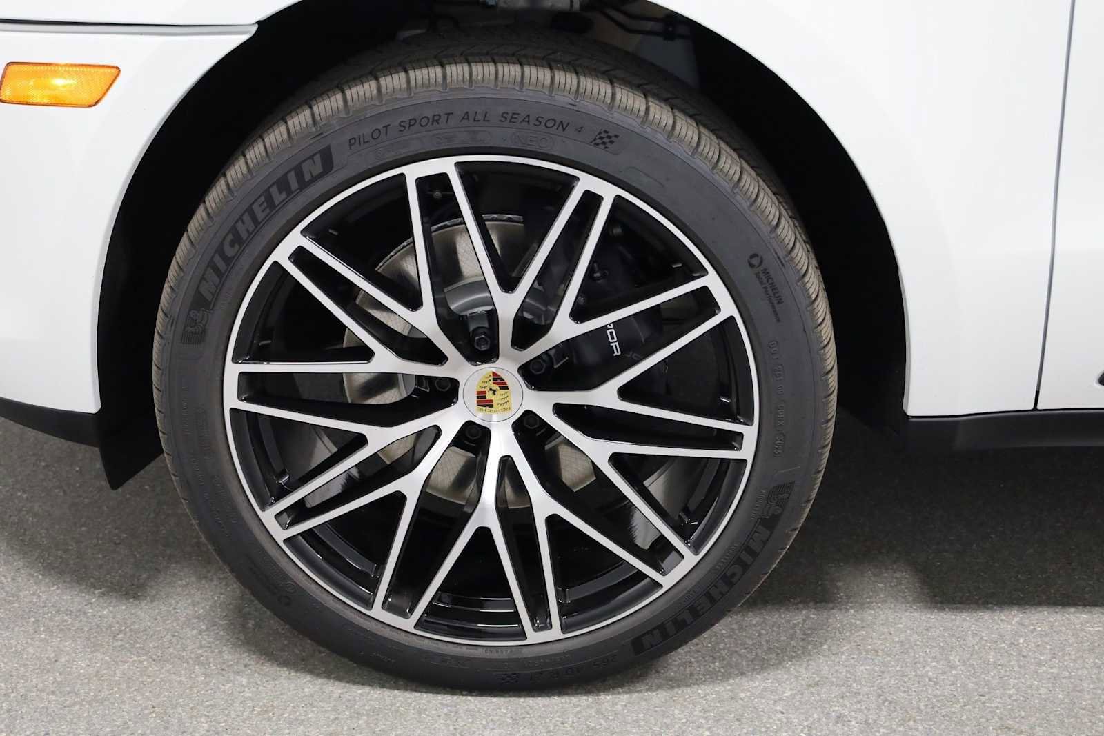 New 2026 Porsche Macan image 40