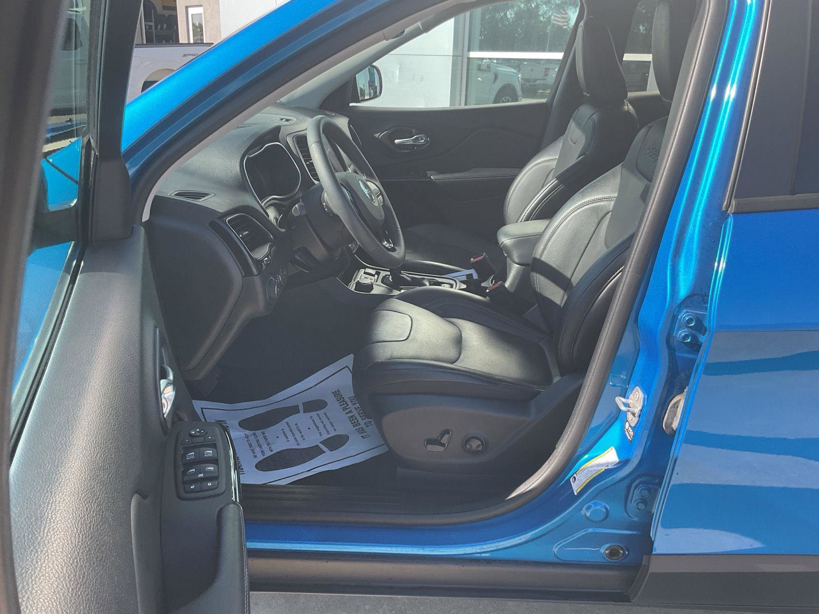 Used 2023 Jeep Cherokee Altitude Lux image 9