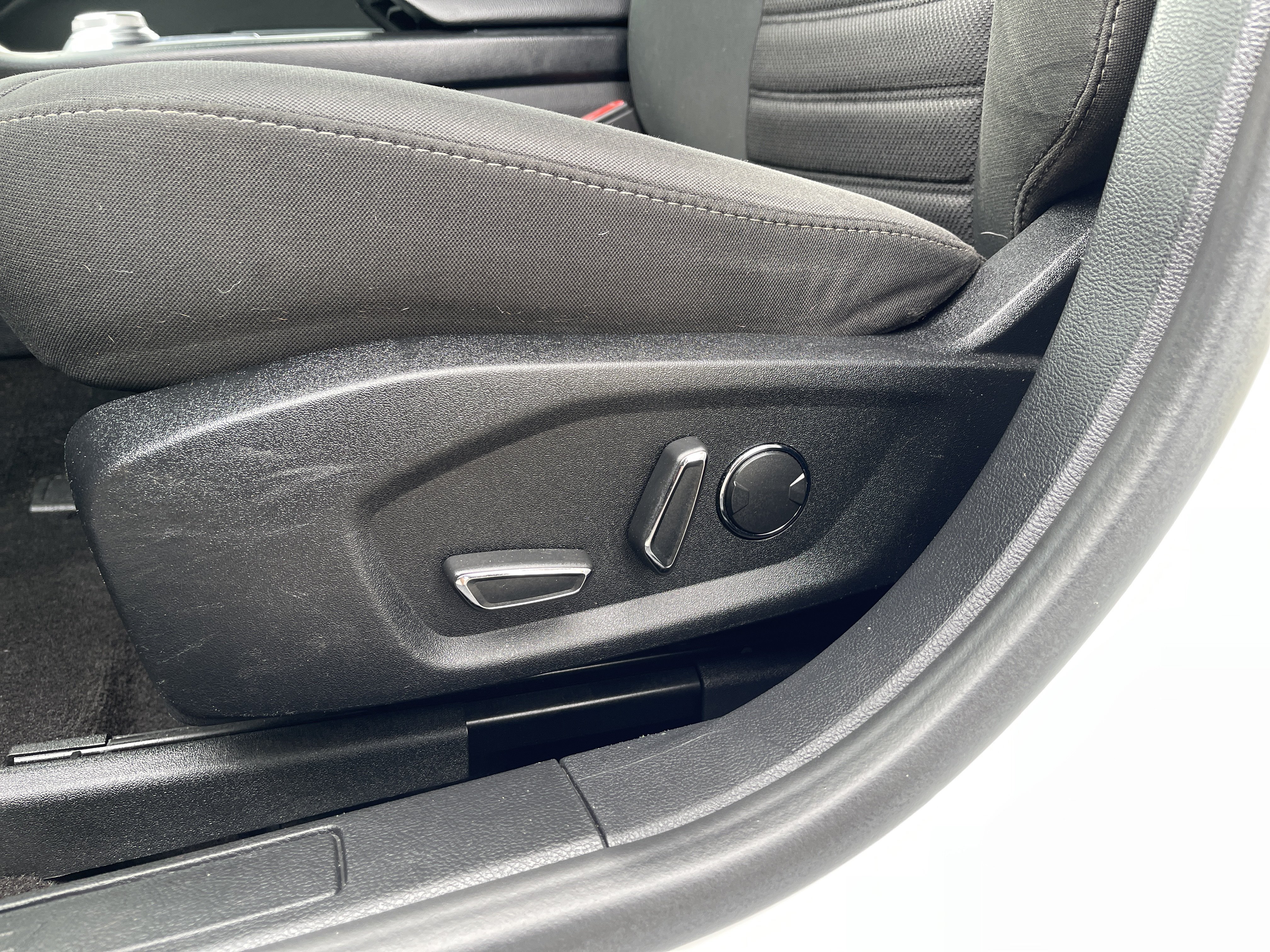Used 2019 Ford Fusion SE FWD image 14