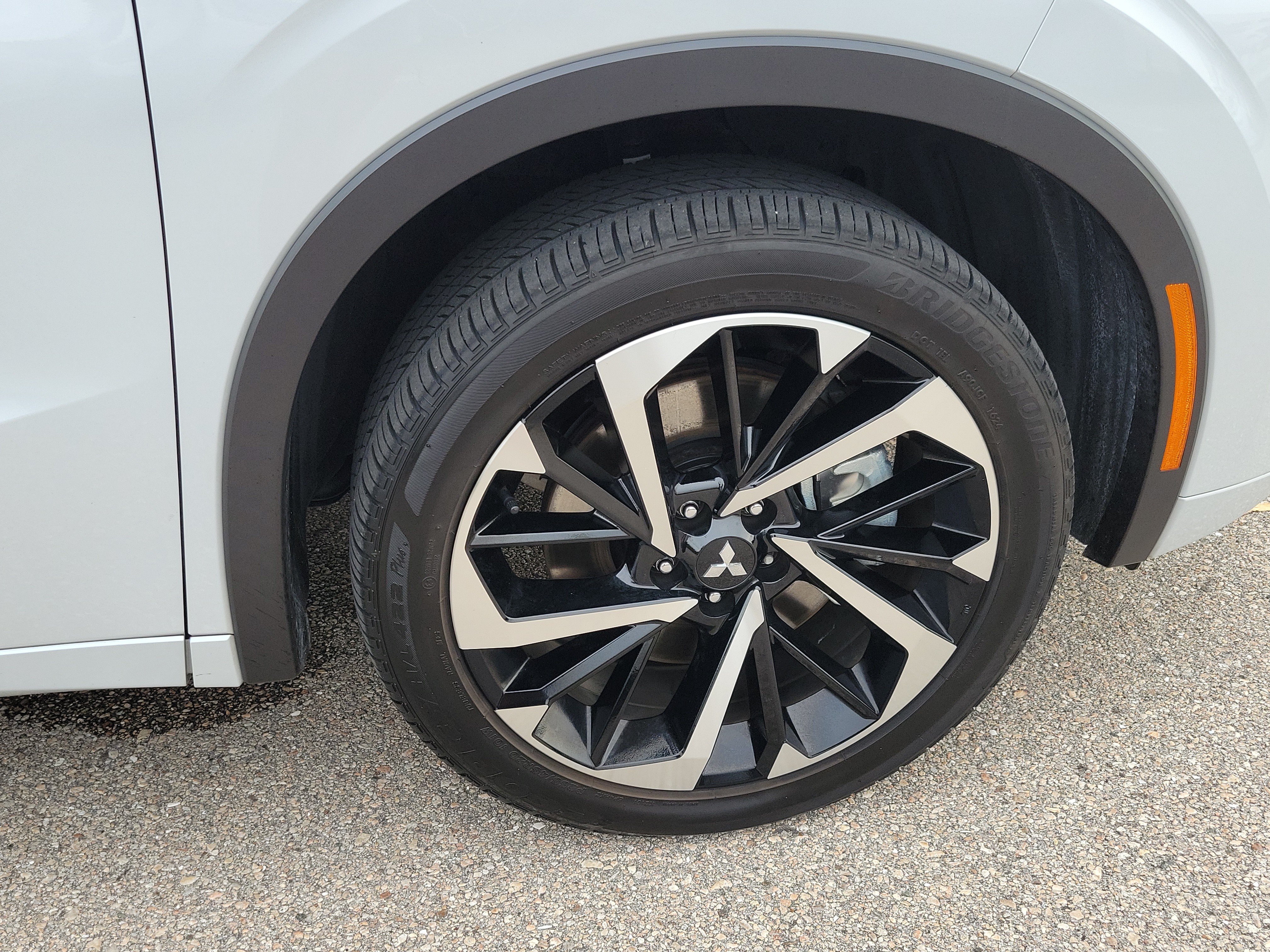 Used 2024 Mitsubishi Outlander SEL FWD image 13
