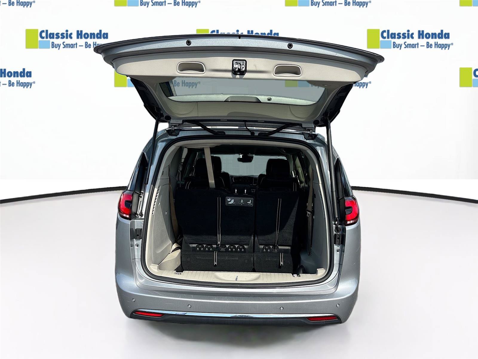 Used 2021 Chrysler Pacifica Touring-L FWD image 29