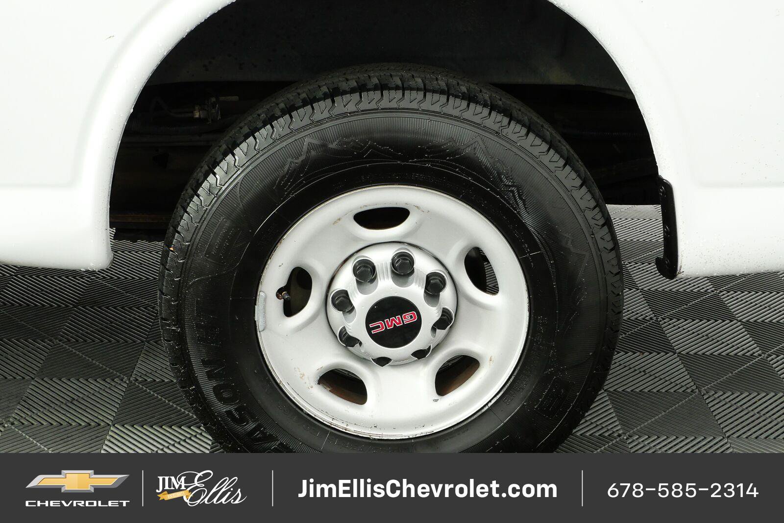 Used 2017 GMC Savana 2500 RWD image 29