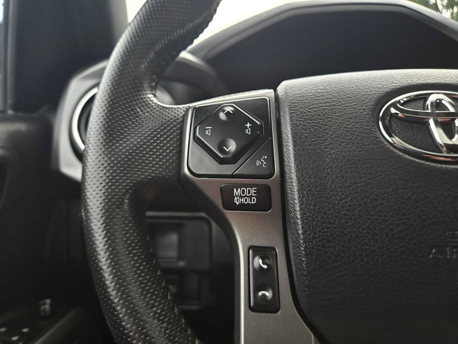 Used 2019 Toyota Tacoma TRD Off-Road AWD/4WD image 36