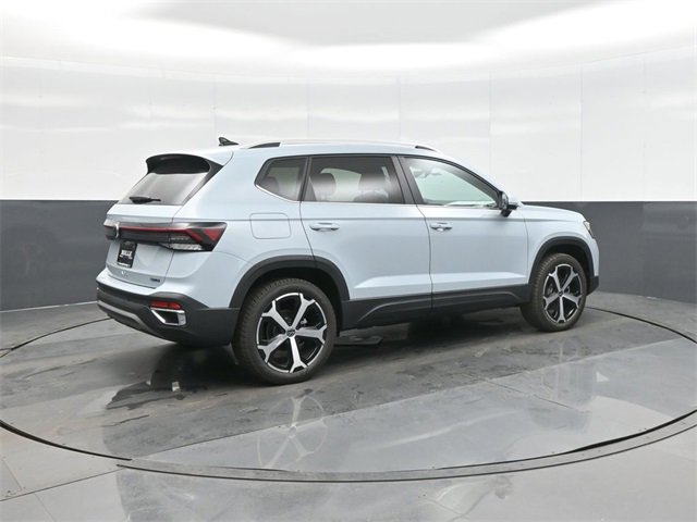 New 2026 Volkswagen Taos SEL image 7