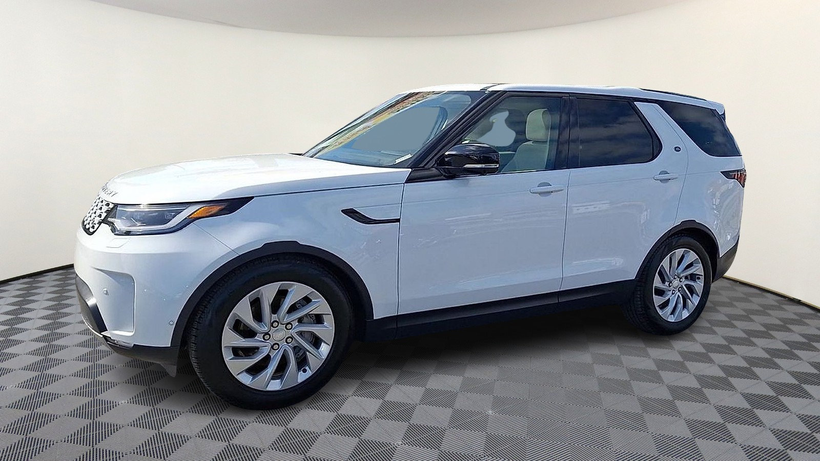 Certified 2026 Land Rover Discovery S AWD/4WD image 4