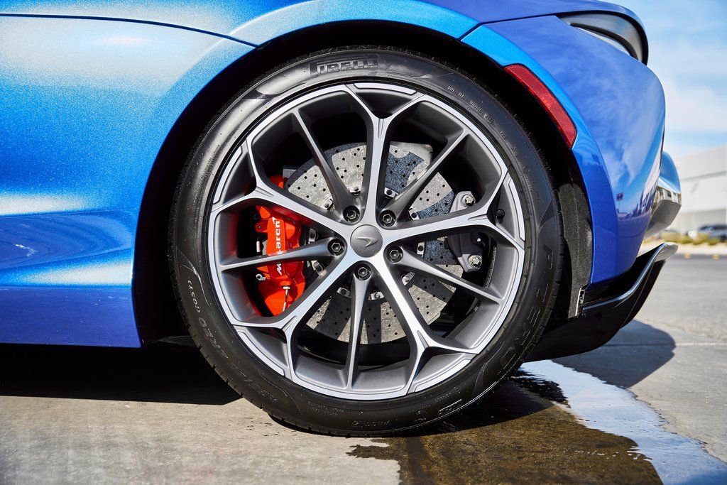 Used 2025 McLaren Artura Spider RWD image 30