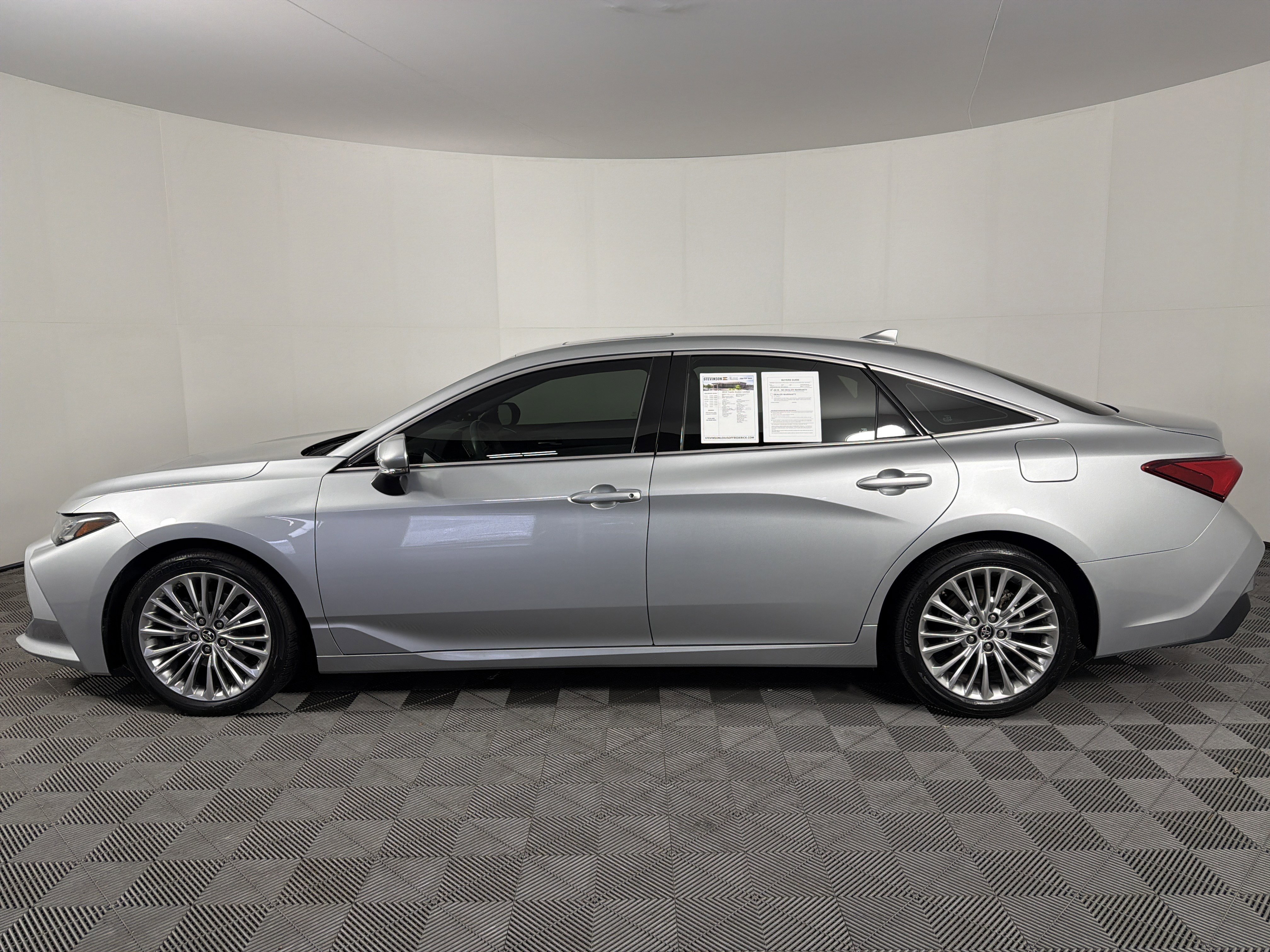 Used 2019 Toyota Avalon Limited w/ Advanced Safety Package FWD image 4