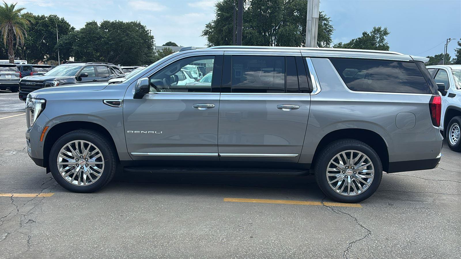 New 2026 GMC Yukon XL Denali RWD image 4