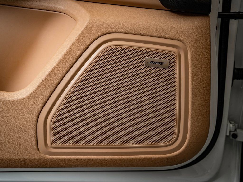 Certified 2025 Porsche Macan image 32