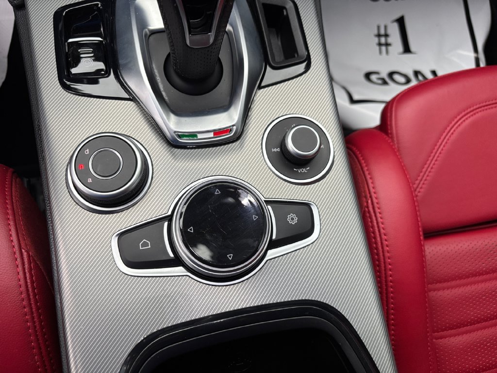 Used 2024 Alfa Romeo Stelvio Veloce AWD/4WD image 20