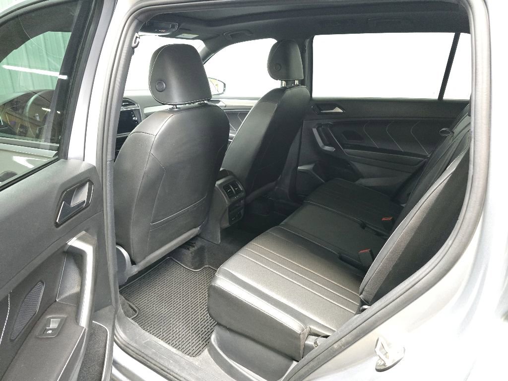 Used 2023 Volkswagen Tiguan SE R-Line AWD/4WD image 31