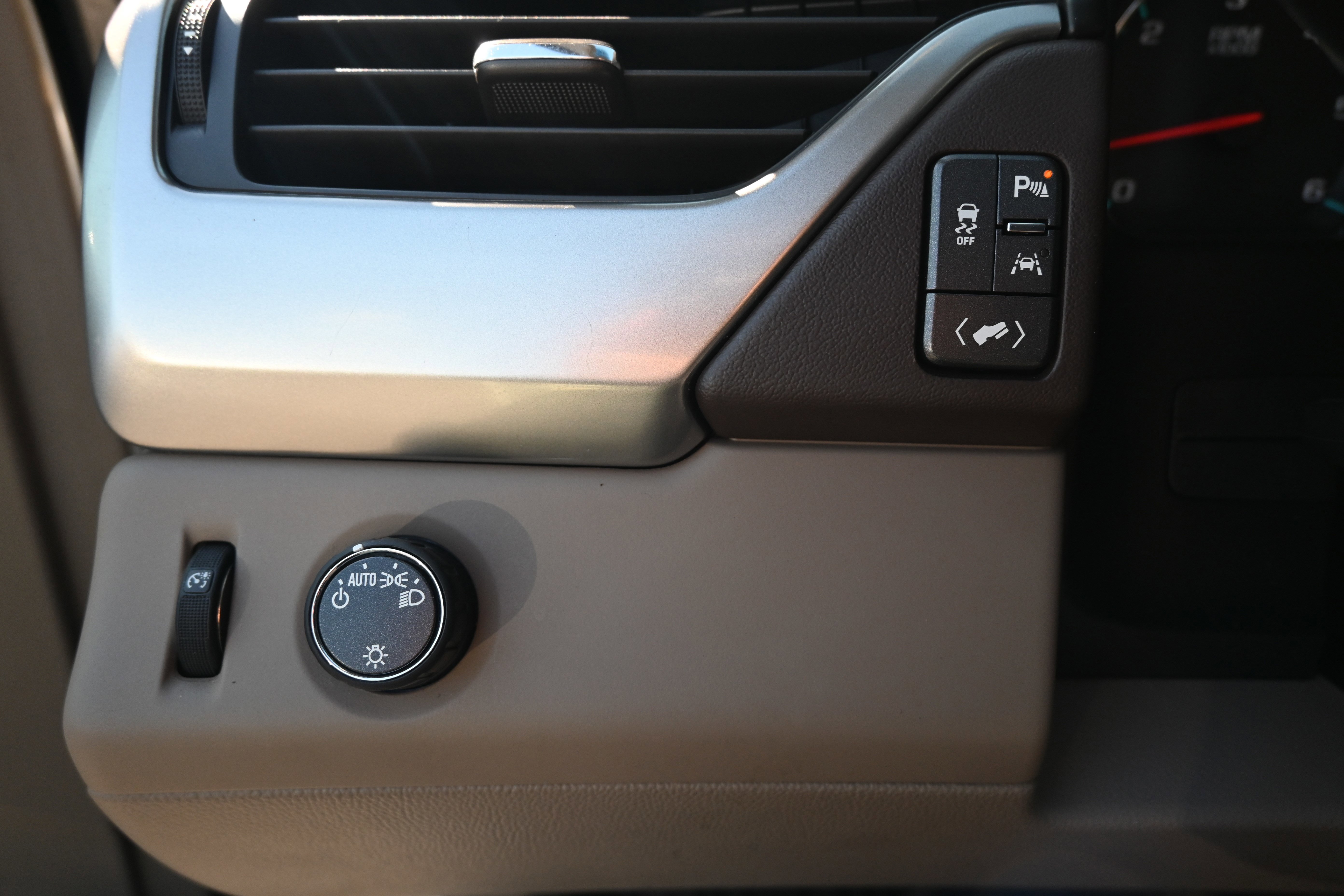 Used 2016 Chevrolet Tahoe LT image 29