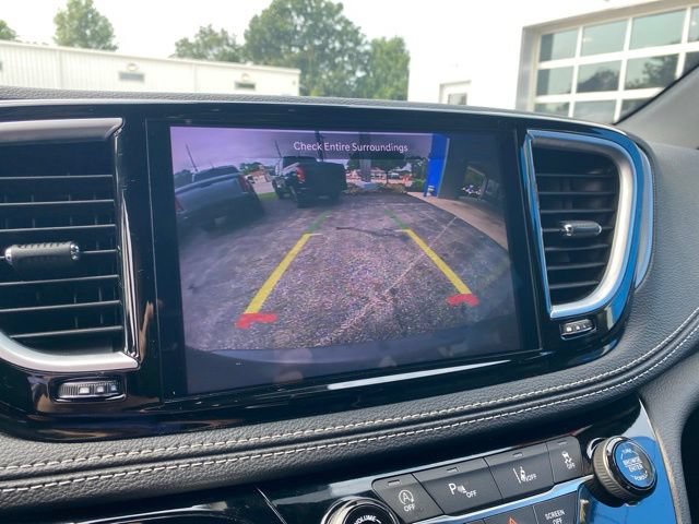 Used 2025 Chrysler Pacifica Limited FWD image 28