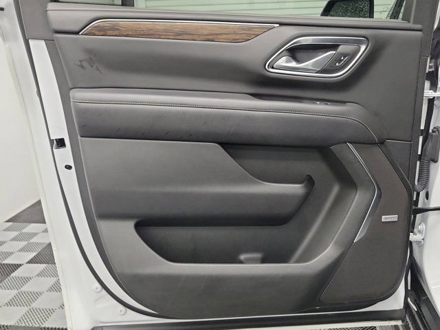 Used 2024 Chevrolet Suburban Premier RWD image 17