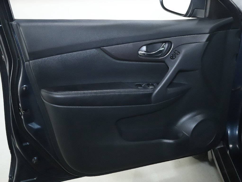 Used 2016 Nissan Rogue S FWD image 16