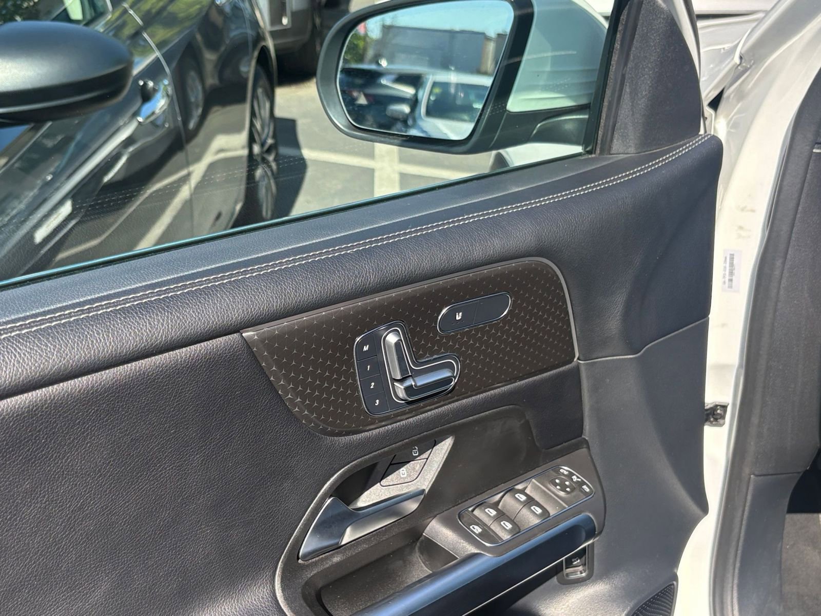 Used 2025 Mercedes-Benz GLB 250 image 23