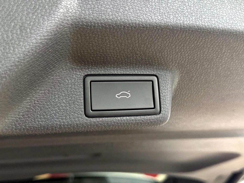 New 2025 Volkswagen ID. Buzz Pro S image 8