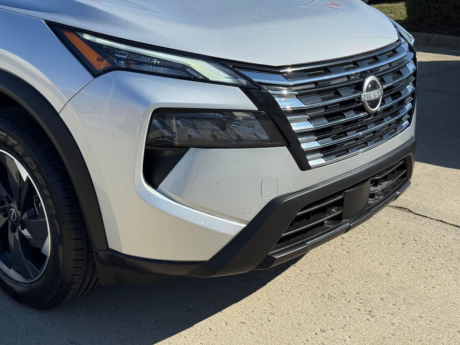 Certified 2025 Nissan Rogue SV image 34