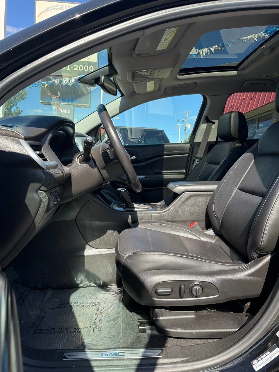 Used 2019 GMC Acadia SLT w/ LPO, Black Accent Package image 10