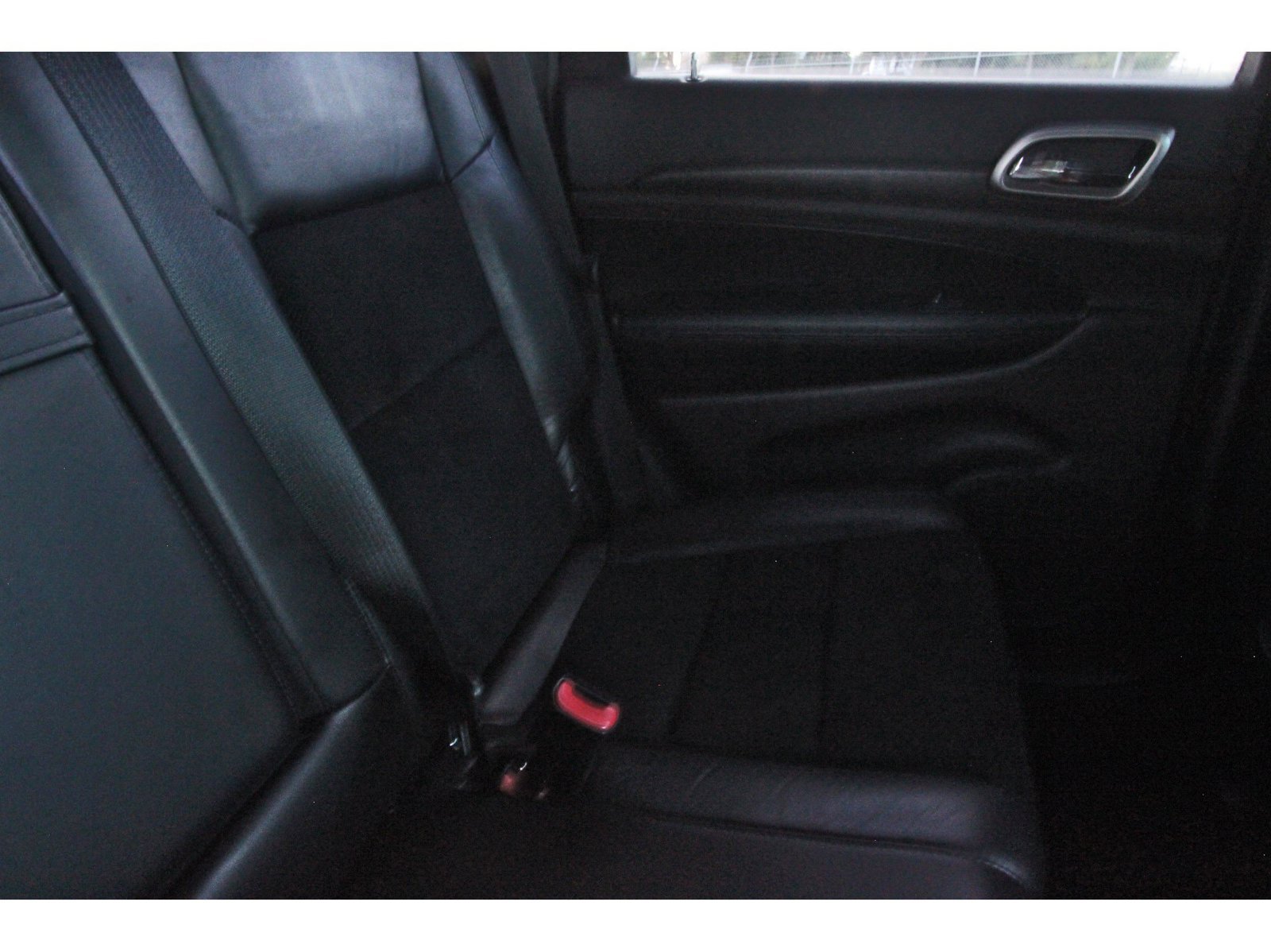 Used 2018 Jeep Grand Cherokee Altitude RWD image 16